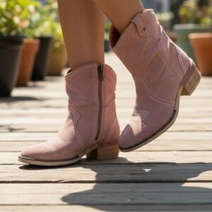 Sundance Handmade Suede Ankle Boots Pink Western 38/8 EUC